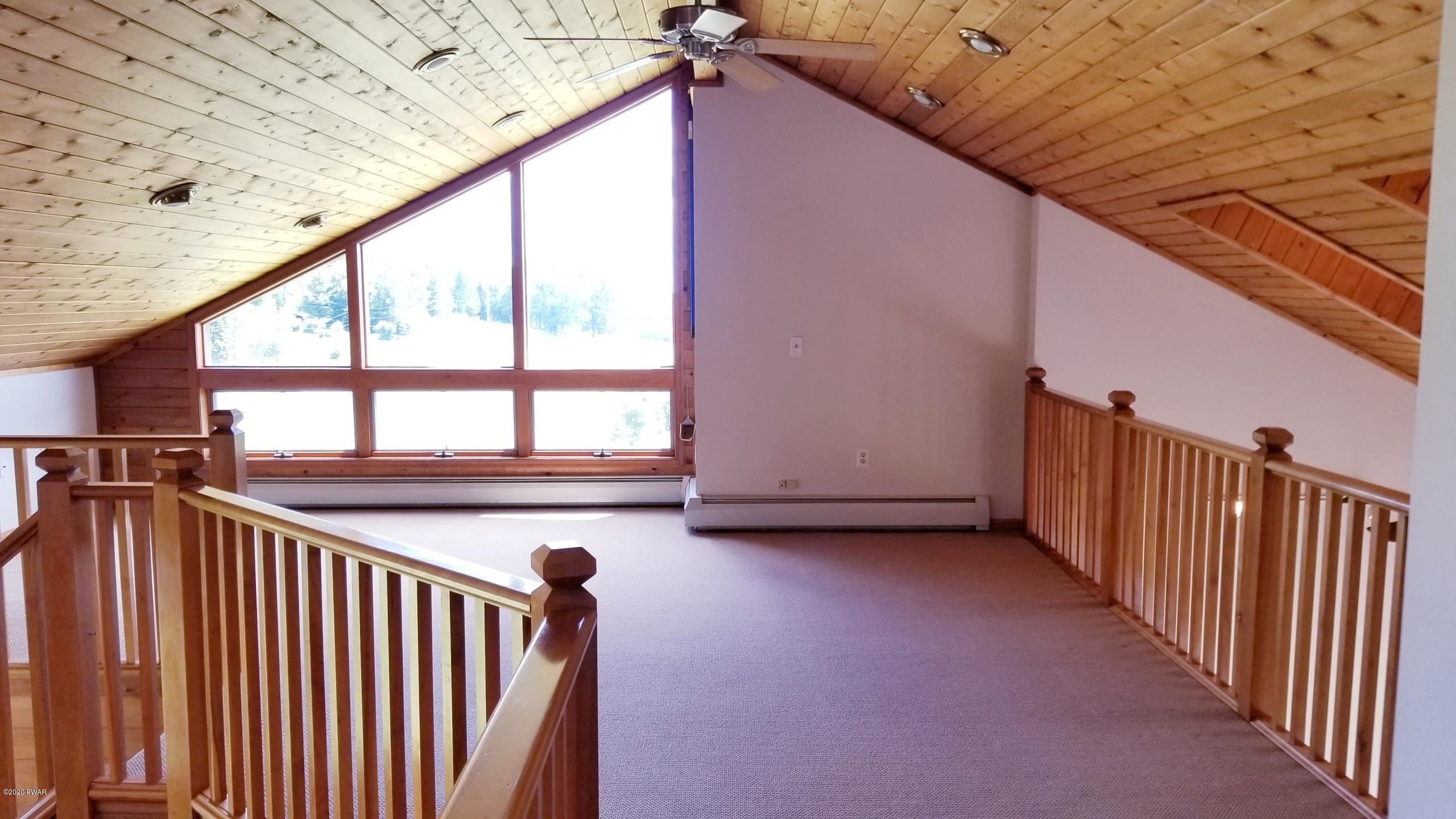327 Wescott Road Tyler Hill, PA 18469 - Photo 17 of 37 Loft family room