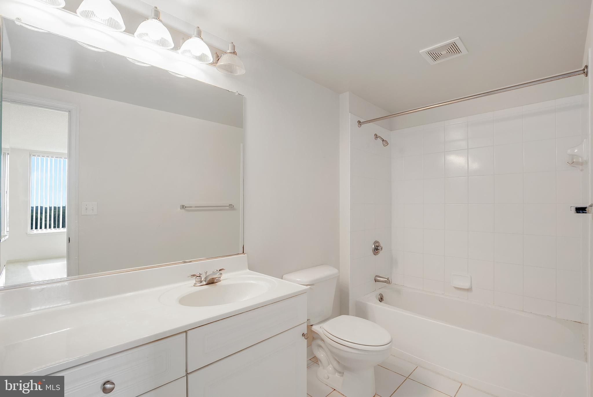 2726 Gallows Road, Unit 907 Vienna, VA 22180 - Photo 14 of 20