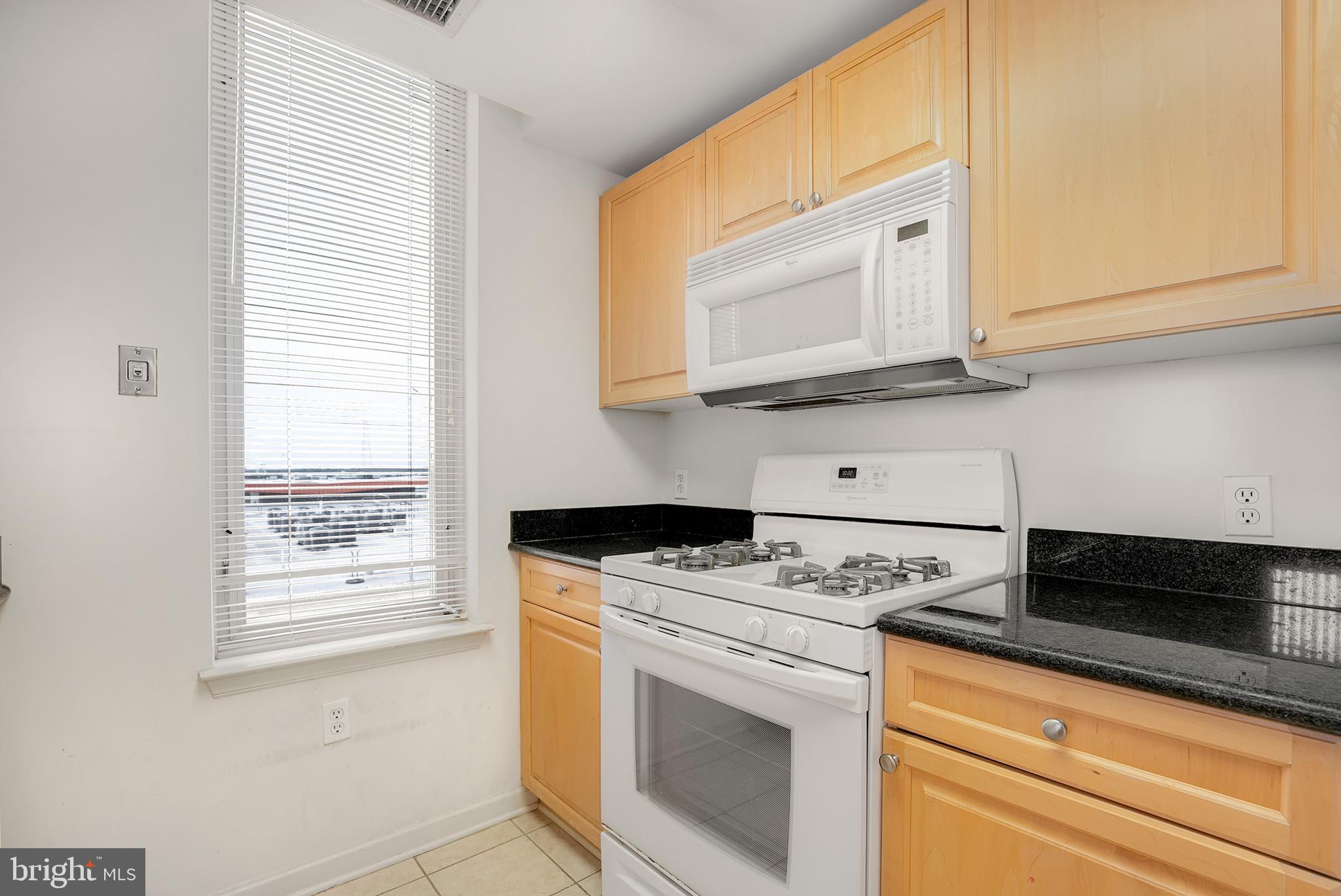 2726 Gallows Road, Unit 907 Vienna, VA 22180 - Photo 4 of 20