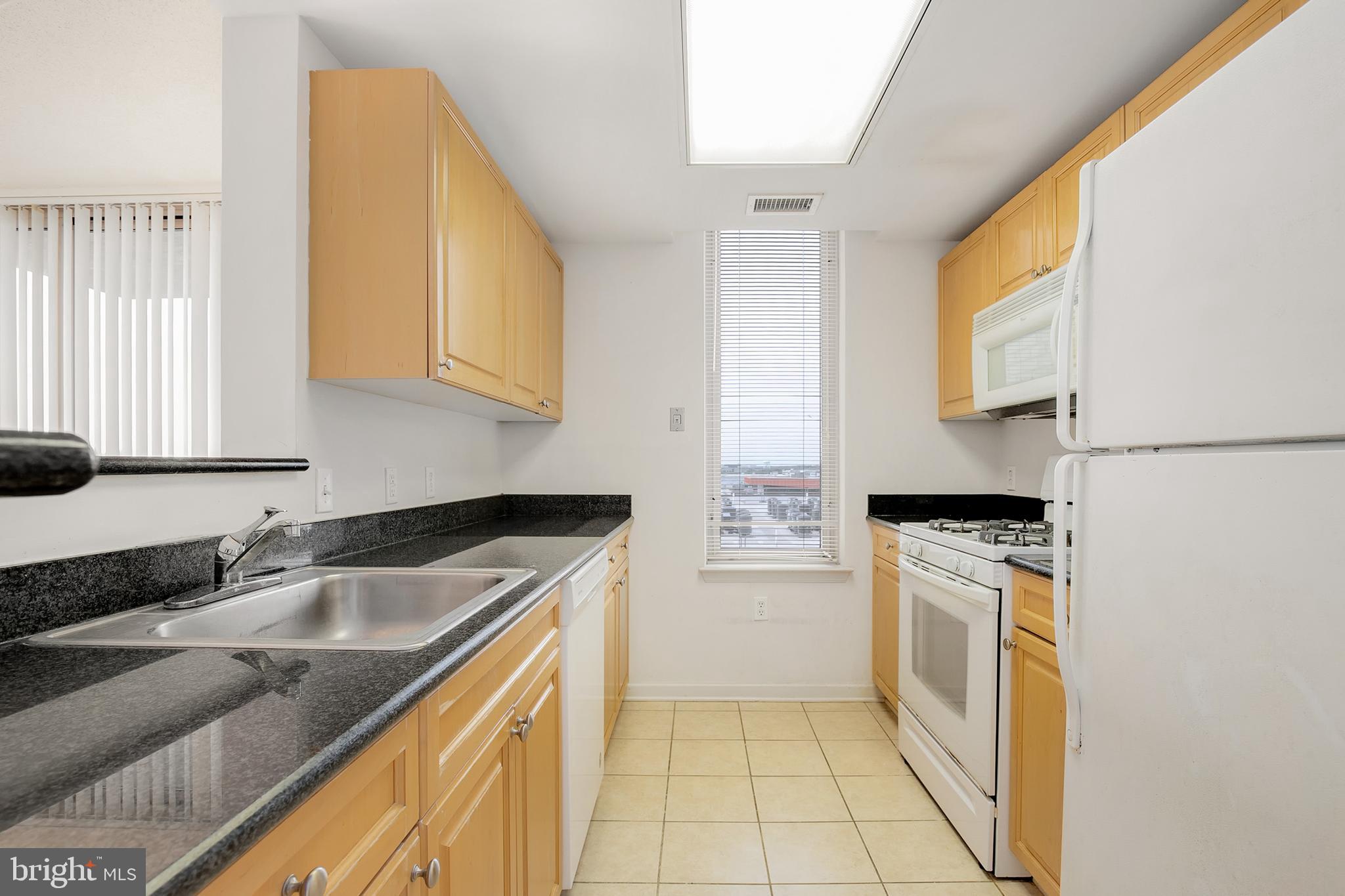 2726 Gallows Road, Unit 907 Vienna, VA 22180 - Photo 5 of 20