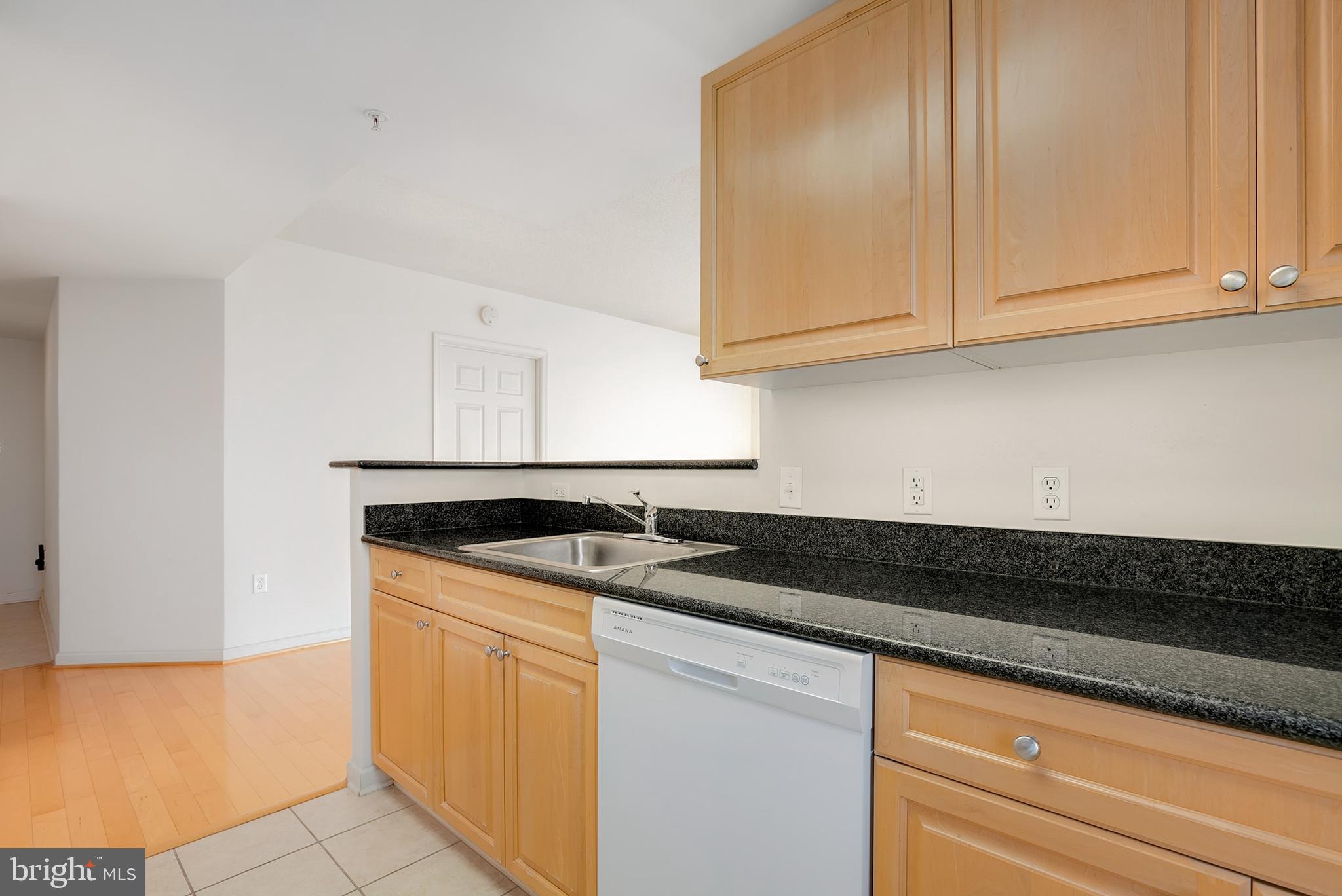 2726 Gallows Road, Unit 907 Vienna, VA 22180 - Photo 6 of 20