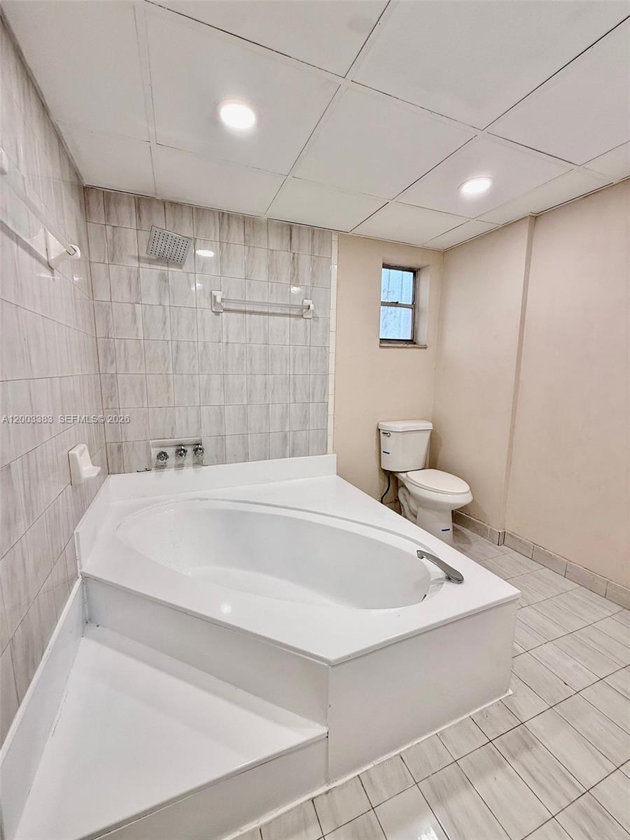 1950 West 54th Street, Unit 115 Hialeah, FL 33012 - Photo 19 of 28 a spacious bedroom with a bed and a shower
