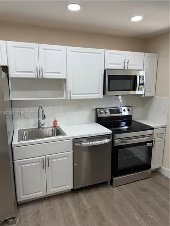 $1,950 | 1950 West 54th Street, Unit 115, Hialeah, FL 33012
