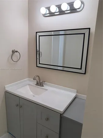 $1,950 | 1950 West 54th Street, Unit 115, Hialeah, FL 33012