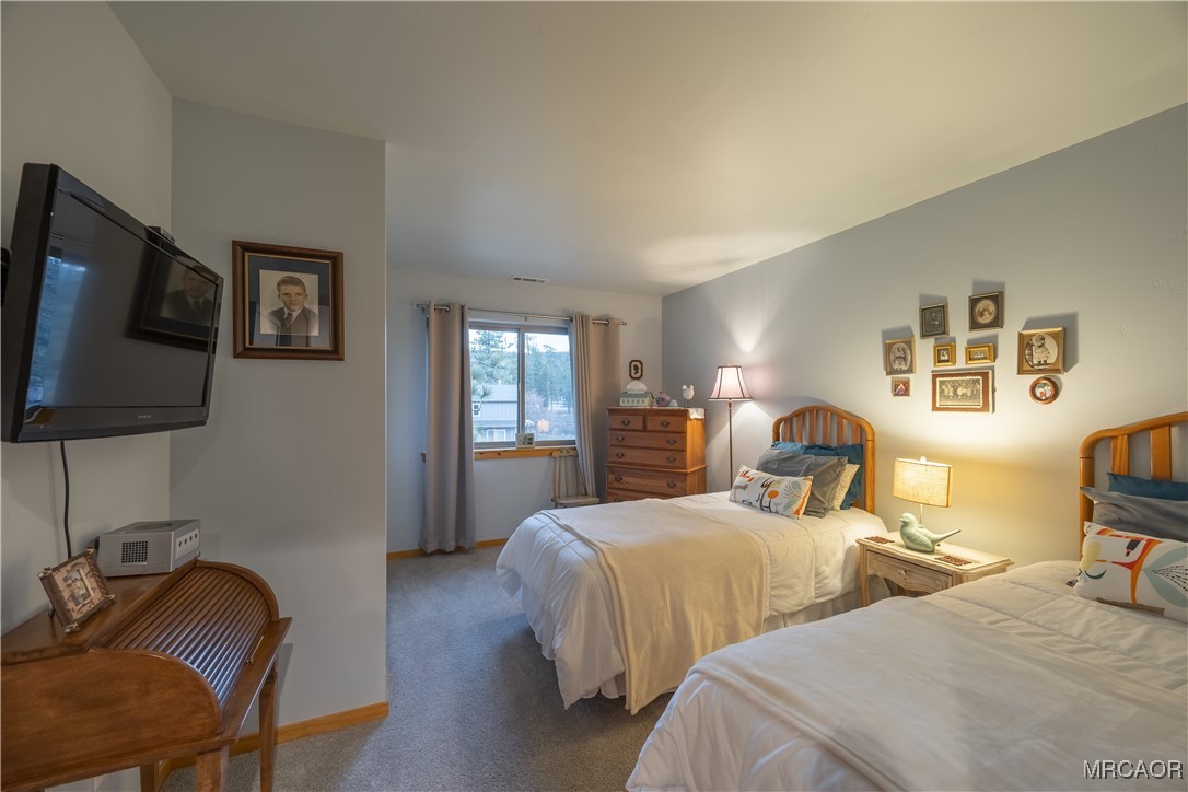 448 Edgemoor Road Big Bear Lake, CA 92315 - Photo 32 of 42 a bedroom with two beds and a chair