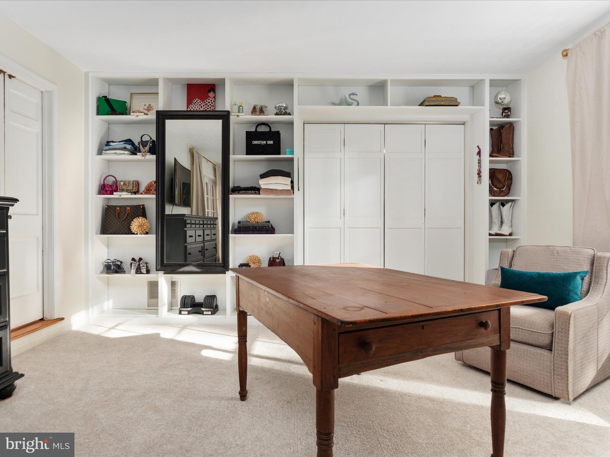 7261 Baldwin Ridge Road Warrenton, VA 20187 - Photo 28 of 76 a room with furniture and a table