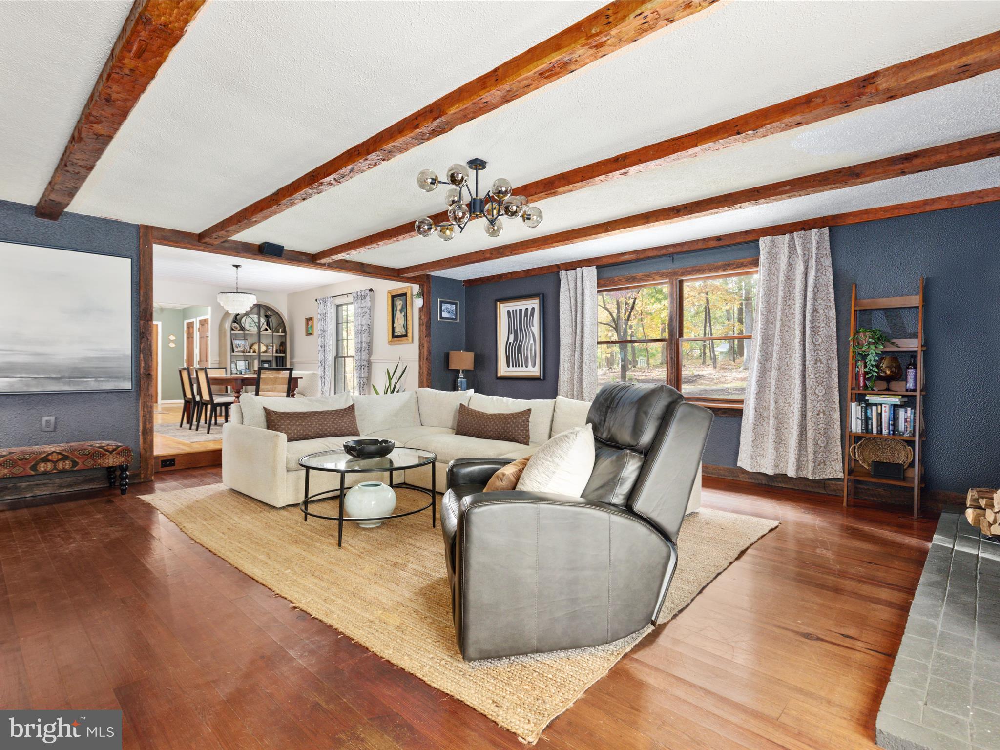 7261 Baldwin Ridge Road Warrenton, VA 20187 - Photo 31 of 76 a living room with furniture and a large window