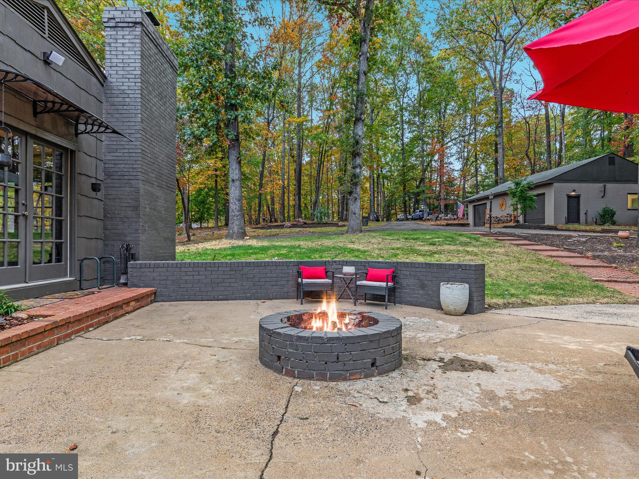 7261 Baldwin Ridge Road Warrenton, VA 20187 - Photo 53 of 76 a view of a backyard with a table and chairs