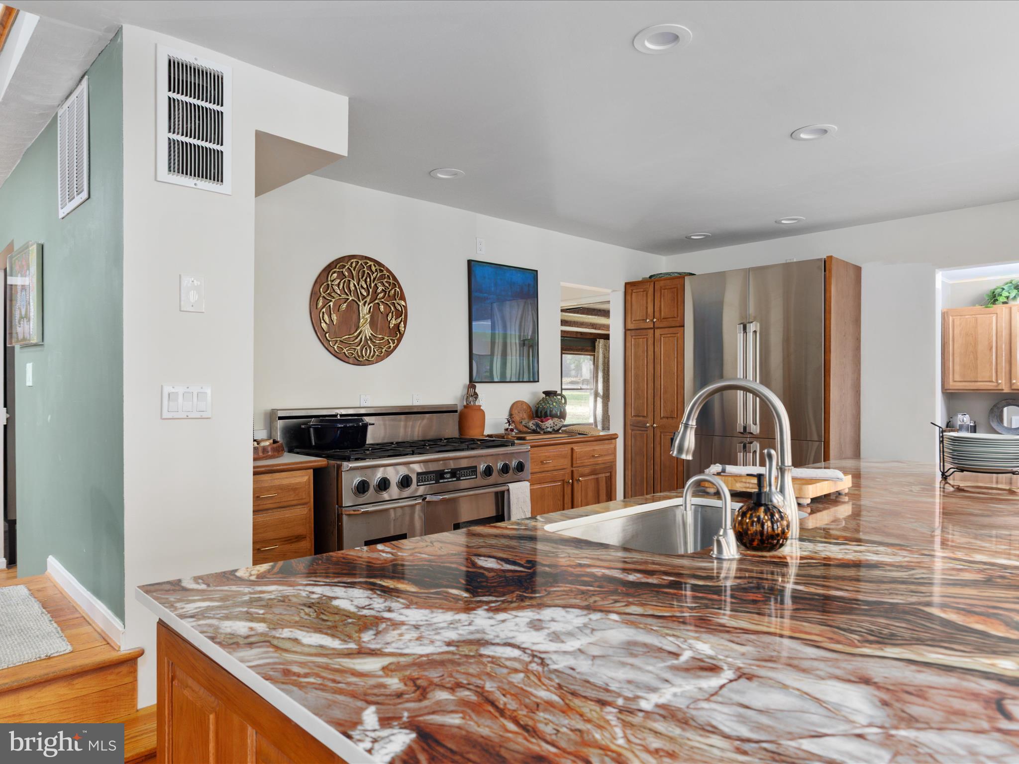 7261 Baldwin Ridge Road Warrenton, VA 20187 - Photo 6 of 76 a kitchen with a stove a refrigerator and a stove top oven