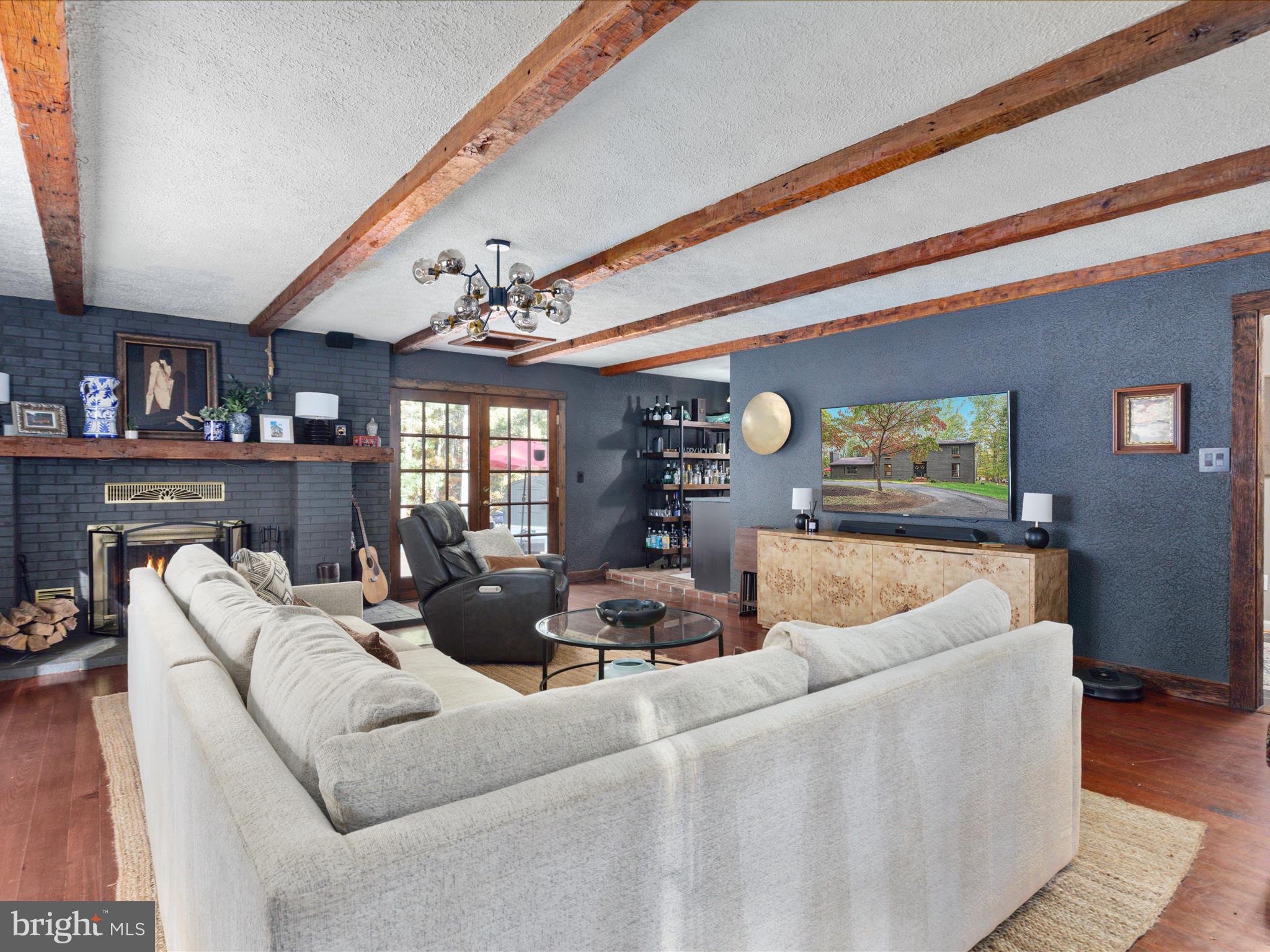 7261 Baldwin Ridge Road Warrenton, VA 20187 - Photo 10 of 76 a living room with furniture and a chandelier