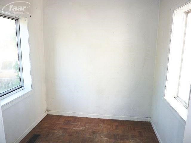1010 Parallel Street Fenton, MI 48430 - Photo 4 of 8 20125028-3.JPG