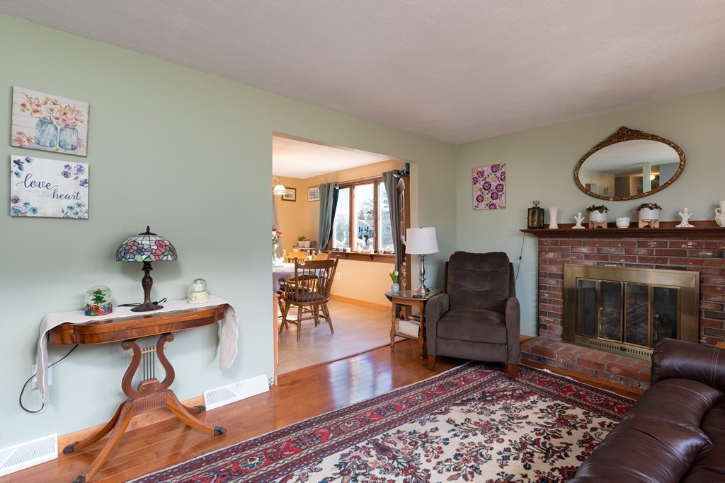 60 Raffaele Road Marlborough, MA 01752 - Photo 4 of 36 Gallery Image 4