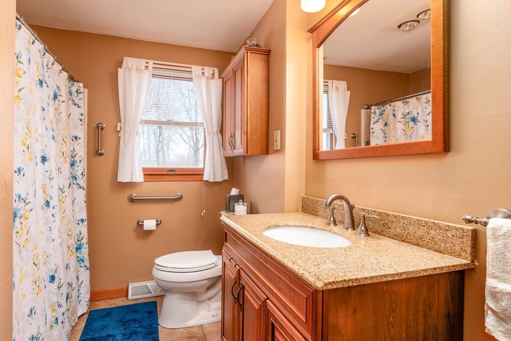 60 Raffaele Road Marlborough, MA 01752 - Photo 8 of 36 Gallery Image 8