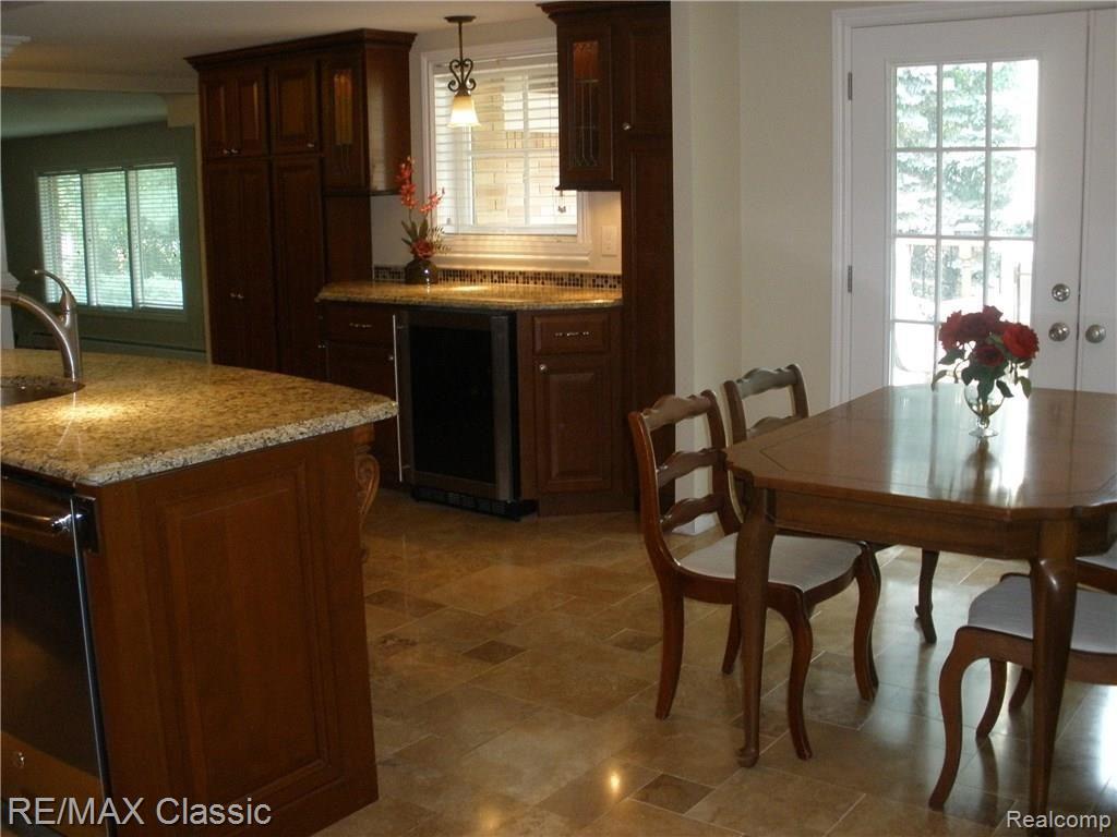 849 Briar Court Rochester Hills, MI 48309 - Photo 9 of 27