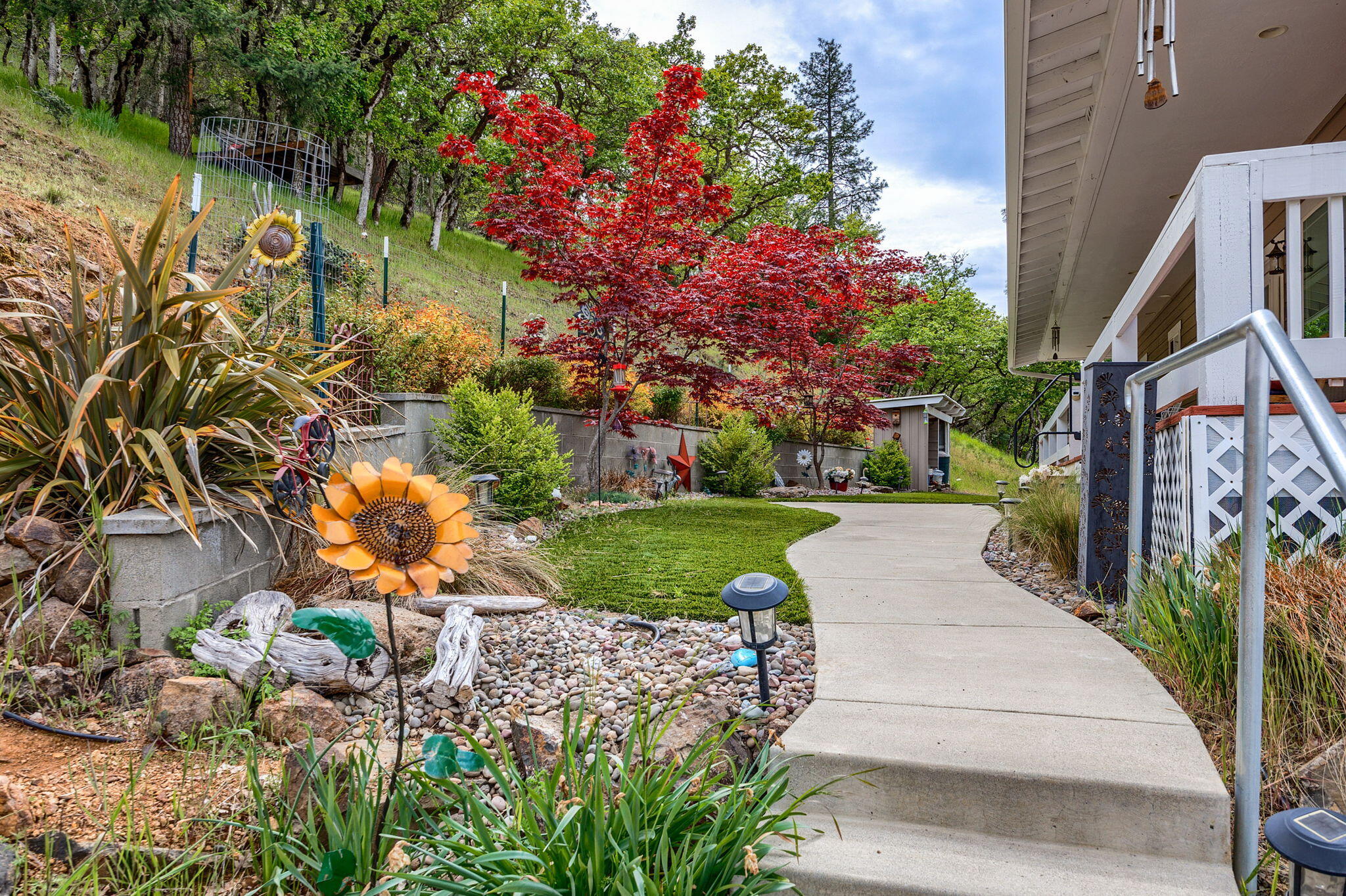 1011 Wren Ridge Drive Eagle Point, OR 97524 - Photo 37 of 89 Front Walkway to Main Entrance