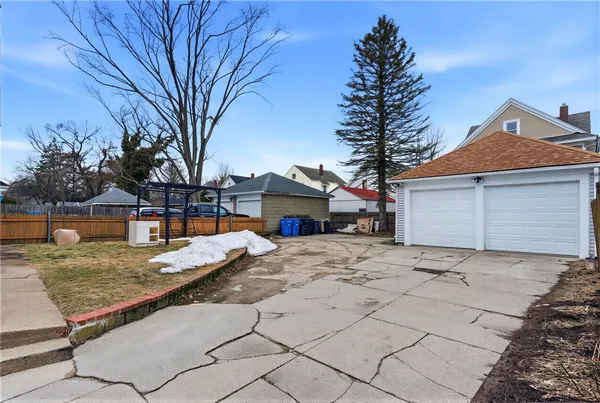 $2,500 | 63 Park Avenue, Unit 2, Cranston, RI 02905