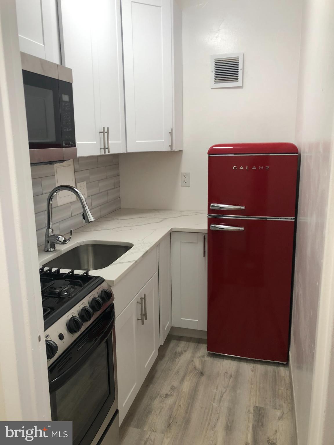 1 Scott Circle Northwest, Unit 203 Washington, DC 20005 - Photo 2 of 17 Completely renovated kitchen with retro flair.