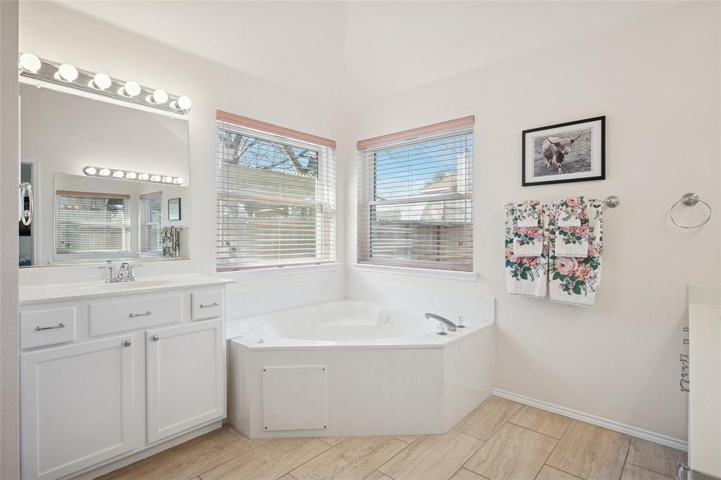 5501 Mt McKinley Road Fort Worth, TX 76137 - Photo 17 of 26 a spacious bathroom with a bathtub and a sink