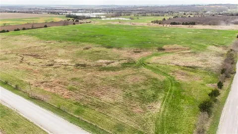 $599,000 | 3850 Thomas Road, Wellsville, KS 66092