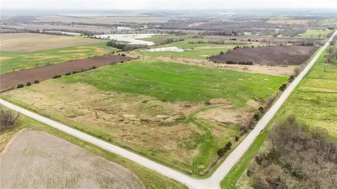 $599,000 | 3850 Thomas Road, Wellsville, KS 66092