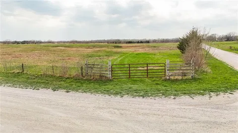 $599,000 | 3850 Thomas Road, Wellsville, KS 66092