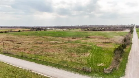 $599,000 | 3850 Thomas Road, Wellsville, KS 66092