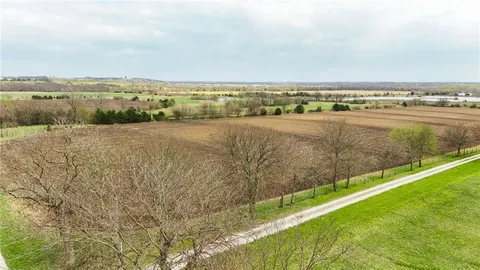 $599,000 | 3850 Thomas Road, Wellsville, KS 66092