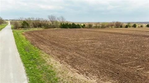 $599,000 | 3850 Thomas Road, Wellsville, KS 66092