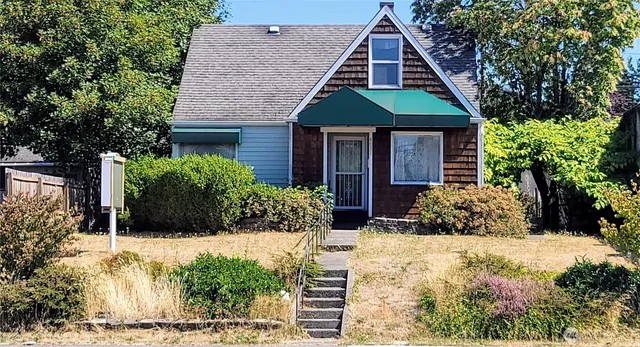 a front view of house with yard
