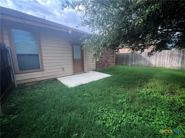 a view of a back yard of the house