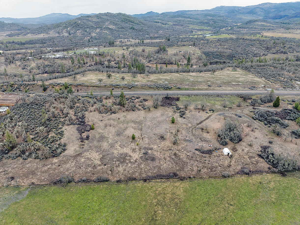 13546 Highway 140 Eagle Point, OR 97524 - Photo 10 of 24 a view of outdoor space and yard