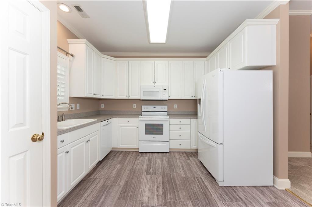 4032 Clinard Road Clemmons, NC 27012 - Photo 16 of 46 Kitchen