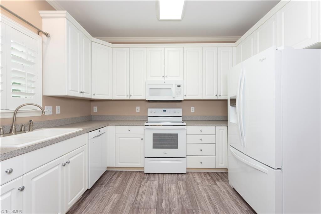 4032 Clinard Road Clemmons, NC 27012 - Photo 17 of 46 Kitchen