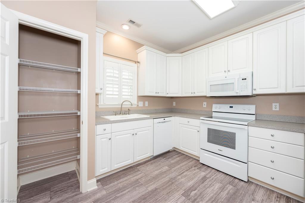4032 Clinard Road Clemmons, NC 27012 - Photo 19 of 46 Kitchen