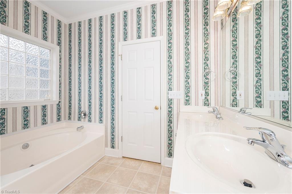 4032 Clinard Road Clemmons, NC 27012 - Photo 26 of 46 Primary Bath