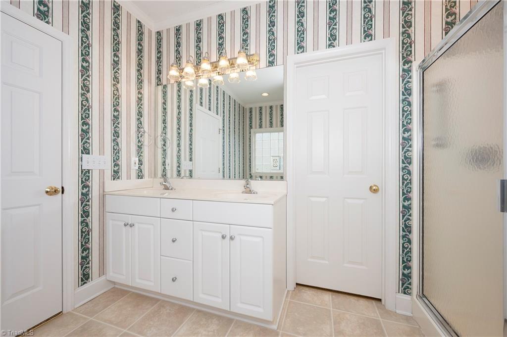 4032 Clinard Road Clemmons, NC 27012 - Photo 27 of 46 Primary Bath