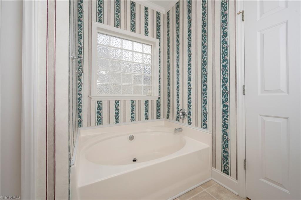 4032 Clinard Road Clemmons, NC 27012 - Photo 29 of 46 Primary Bath