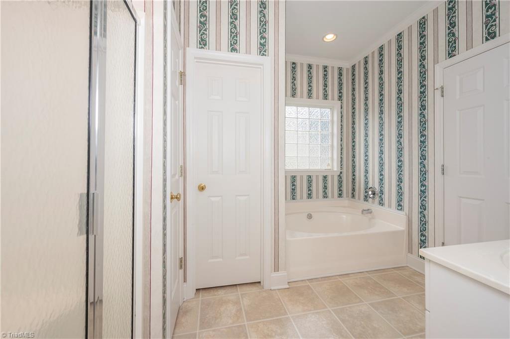 4032 Clinard Road Clemmons, NC 27012 - Photo 30 of 46 Primary Bath