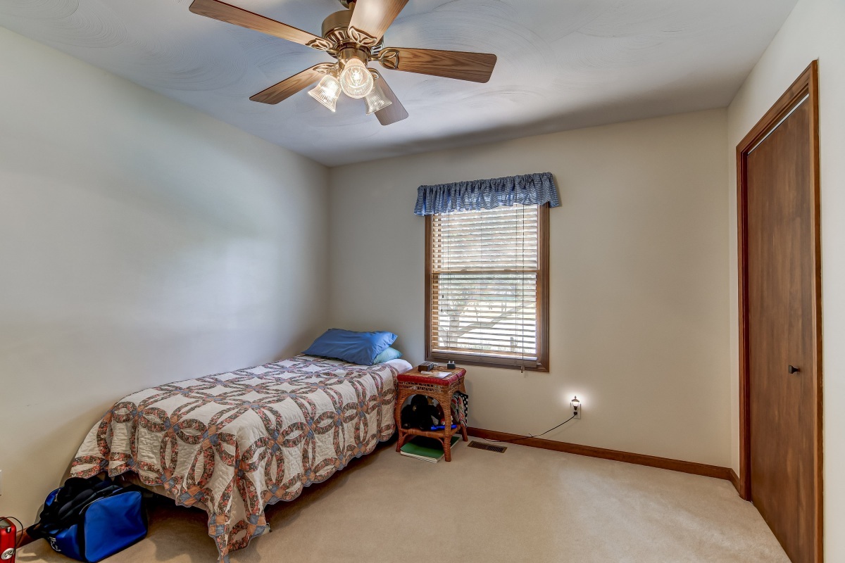 94 Amherst Drive Springfield, IL 62702 - Photo 23 of 34