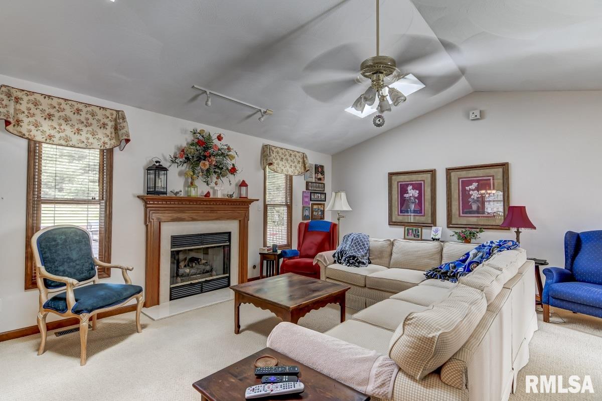 94 Amherst Drive Springfield, IL 62702 - Photo 5 of 34