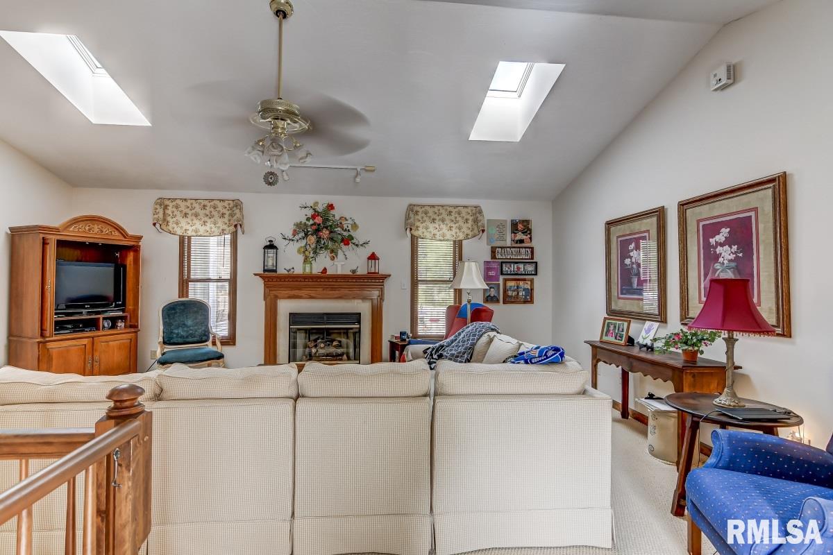 94 Amherst Drive Springfield, IL 62702 - Photo 6 of 34