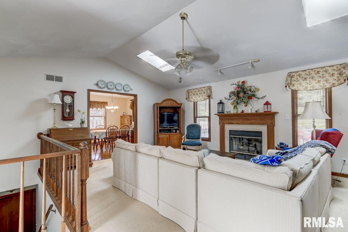 94 Amherst Drive Springfield, IL 62702 - Photo 7 of 34