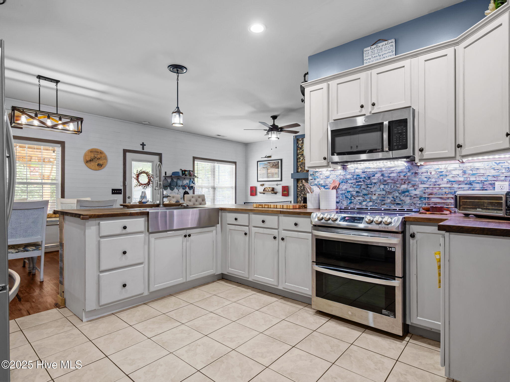 216 Raven Ridge Court Swansboro, NC 28584 - Photo 13 of 55 Double oven/range