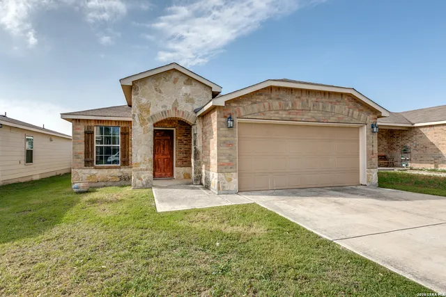 $1,695 | 10810 Gunsel Trail, San Antonio, TX 78245