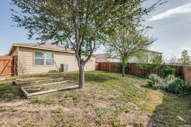 $1,695 | 10810 Gunsel Trail, San Antonio, TX 78245