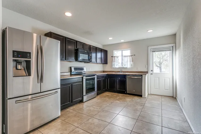 $1,695 | 10810 Gunsel Trail, San Antonio, TX 78245