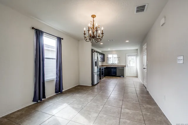 $1,695 | 10810 Gunsel Trail, San Antonio, TX 78245