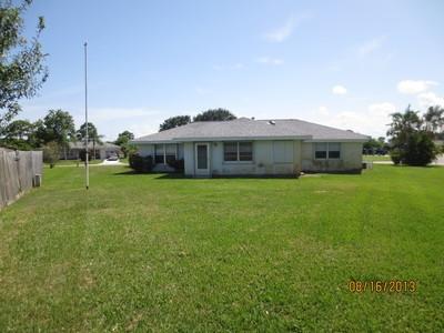 2155 Southeast Rainier Road Port St. Lucie, FL 34952 - Photo 2 of 20 Rear view