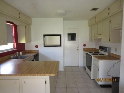 2155 Southeast Rainier Road Port St. Lucie, FL 34952 - Photo 8 of 20 Kitchen