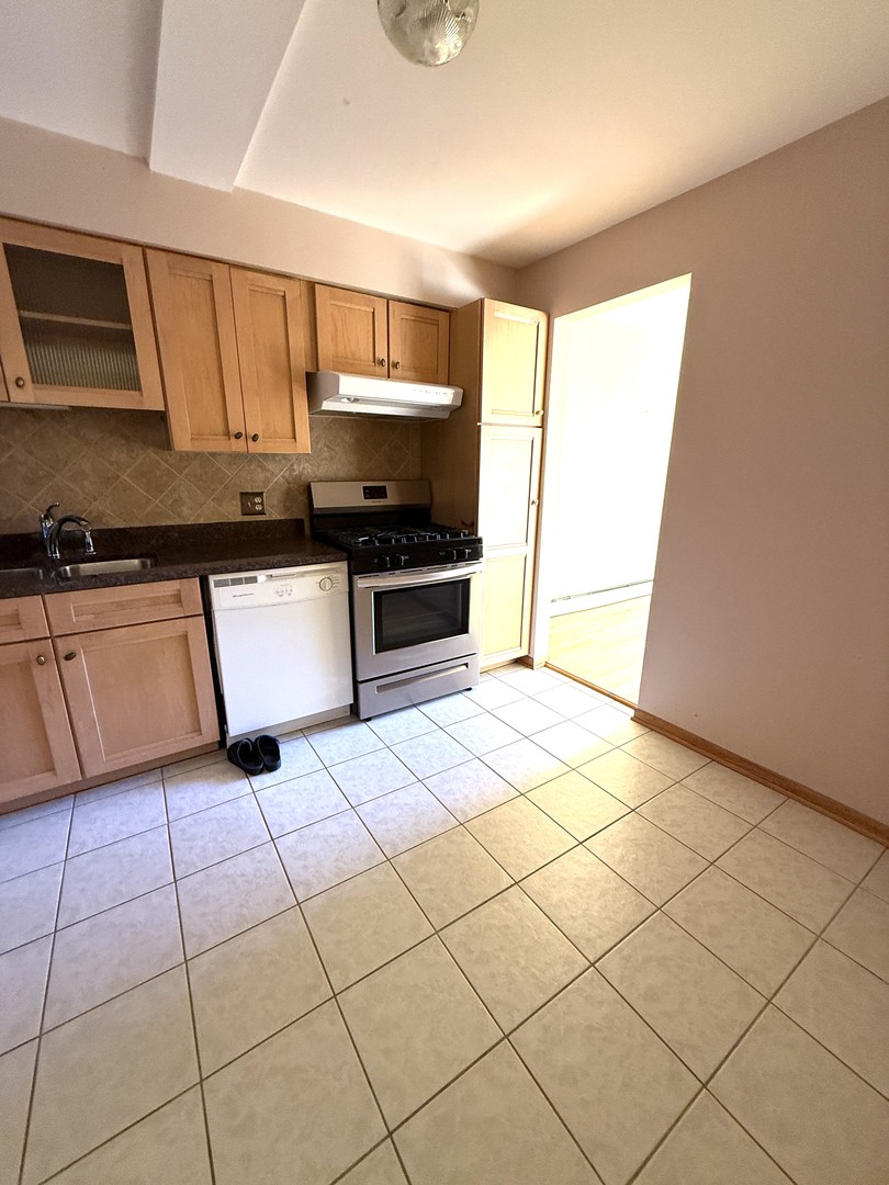 10373 Dearlove Road, Unit 304 Glenview, IL 60025 - Photo 6 of 9